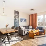 Apartment Trafalgar 246 *