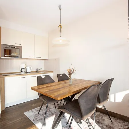 Trafalgar 246 Apartment *